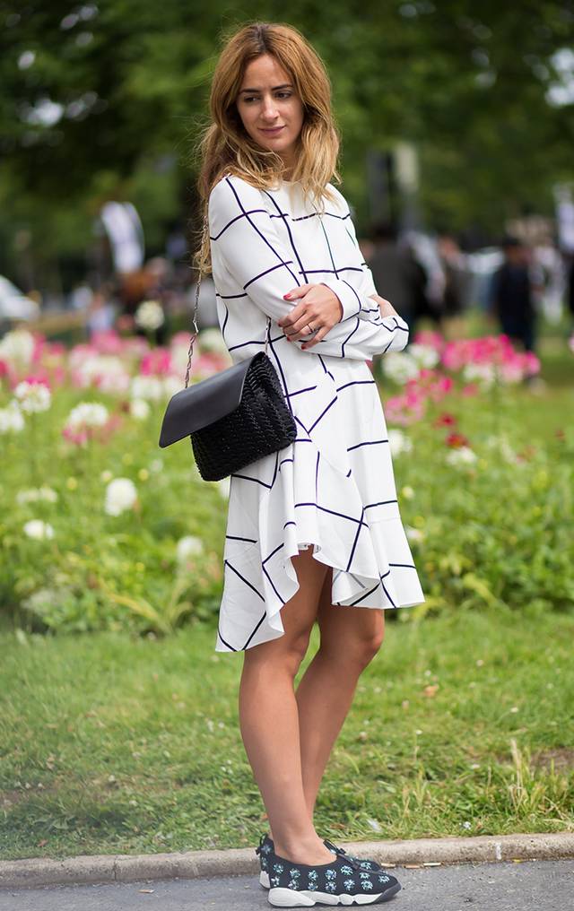 刘雯最新穿搭卡其色老爹鞋,刘雯穿的运动鞋有哪些