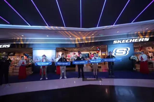 斯凯奇一双鞋价格,斯凯奇鞋一双800多