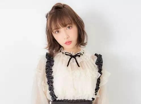 搭配时尚轻盈的雪纺衫超赞,雪纺衫怎么穿时尚高级又仙气