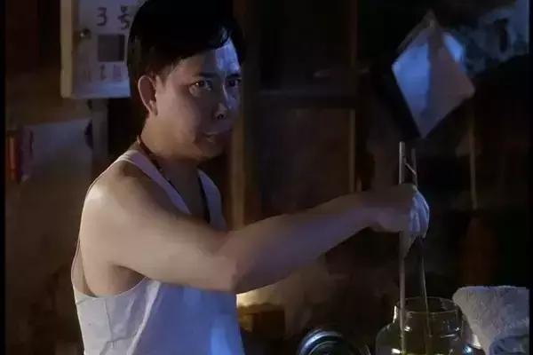 33岁出道即成名的人,33岁演艺生涯