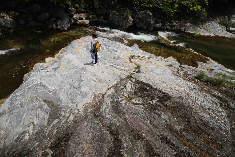 山东领秀户外:千里挺进大别山,众雄傲视天堂寨