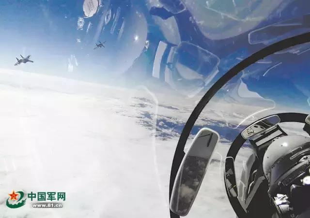 试飞员牺牲女儿追寻父亲,空军试飞员牺牲女儿参军入伍