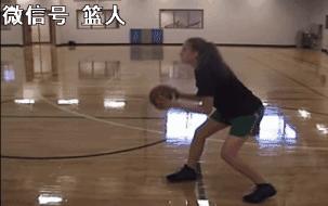 打球手指戳伤韧带怎样处理,打球时手指被篮球戳伤怎么办