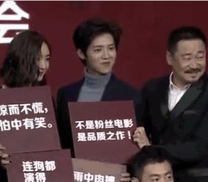 请给我一个不复合的理由,请给我一个不能爱你的理由