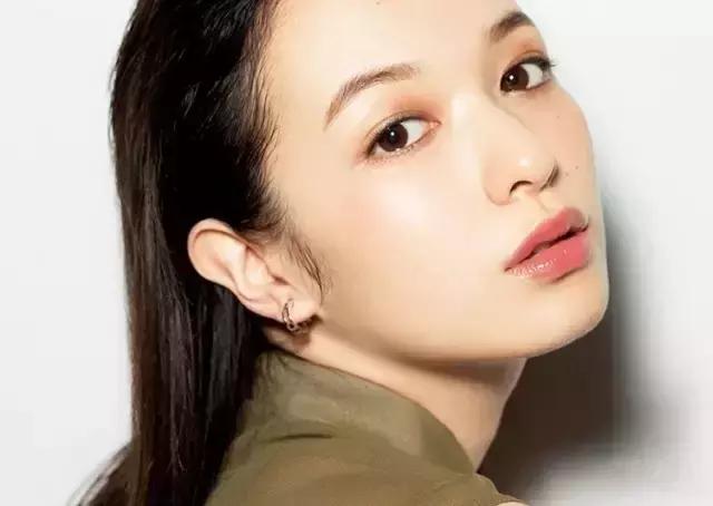 为什么自己妆看起来脏脏的,为什么开始化的妆脏脏的