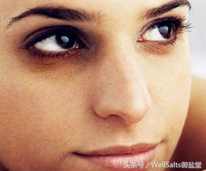 切眉后眼部浮肿怎么消除,ps如何消除眼部浮肿