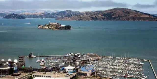 电影一座神奇的监狱,一个监狱在一个岛上电影