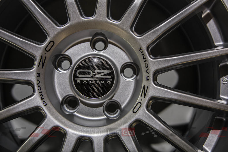 勒芒经典——OZSuperturismoLM轮毂细节展示