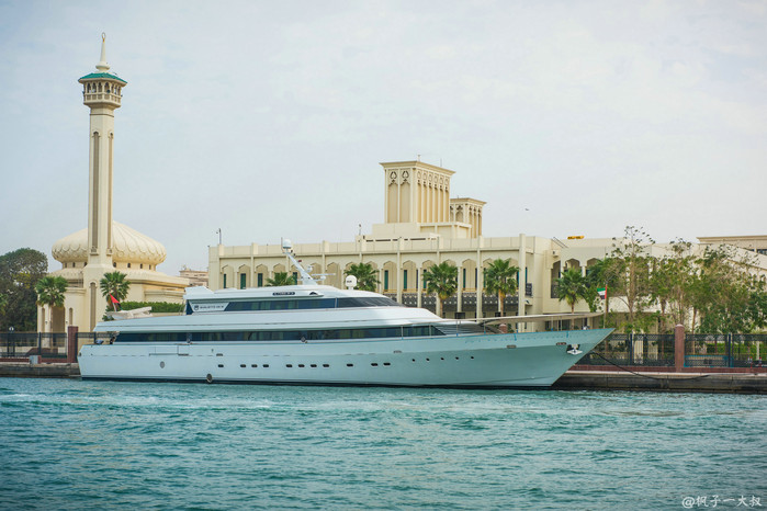 迪拜真的全是豪车吗,迪拜真的像网上传的那样吗