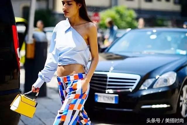 沈梦辰中发卷发造型,沈梦晨同款条纹防晒衣