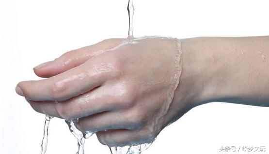 文玩核桃棱一个粗一个细值得盘吗,文玩核桃三分盘七分刷是什么意思