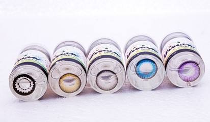 测戴哪种隐形眼镜好看,显眼睛大的隐形眼镜怎么选