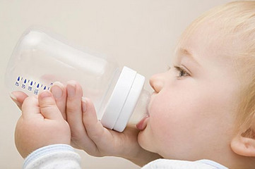 宝宝不爱喝水怎么办妈妈一招搞定,宝宝不爱喝水妈妈一招搞定