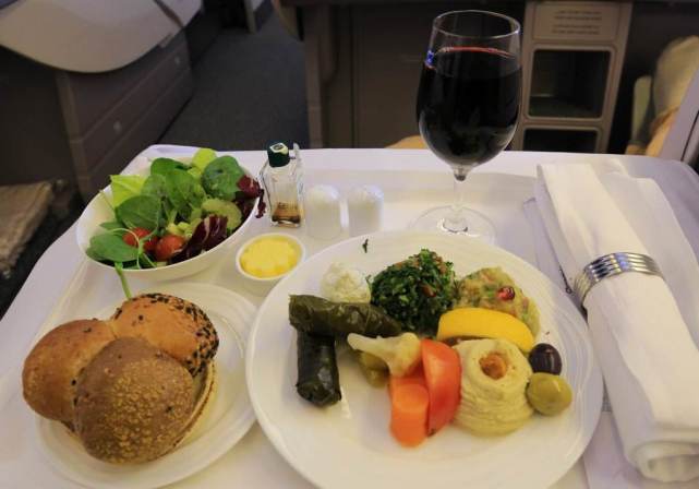 “*力暴**拖拽”事件发生后，阿联酋实力打脸美联航