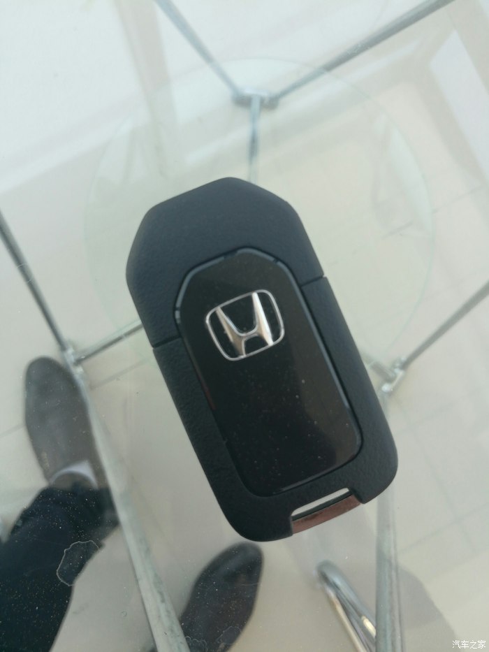 本田雅阁裸车17.18万提车贵不贵,2016款本田雅阁2.0精英版新车测评