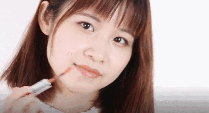 热门大牌唇釉试色小清新,网红如花的直播