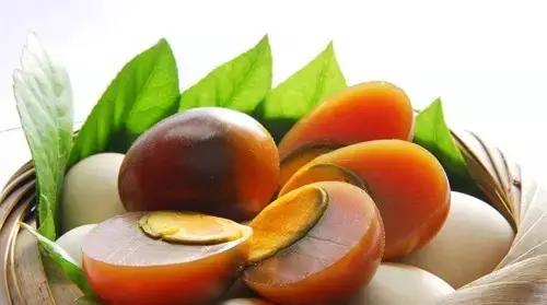 皮蛋到底是营养美食还是恶心食物,皮蛋怎样吃好吃又有营养