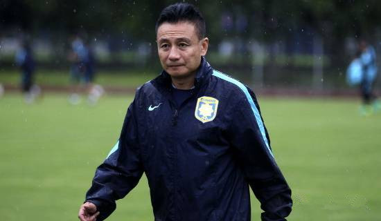 他是中国足球唯一的“球王”，3年换3队，全能型人才