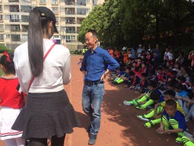 云岭校园直播间连线绿茵场