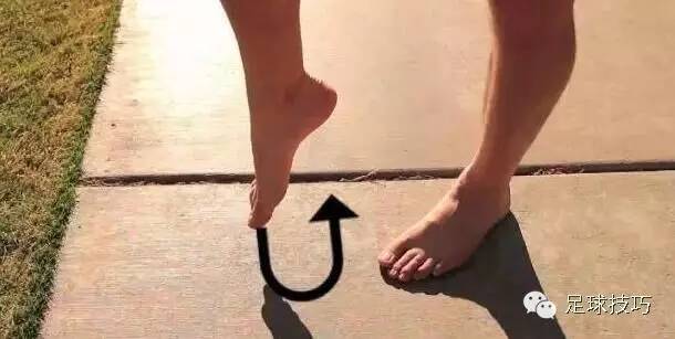 射门怎么发力和绷紧脚踝,踢球射门如何绷紧脚踝
