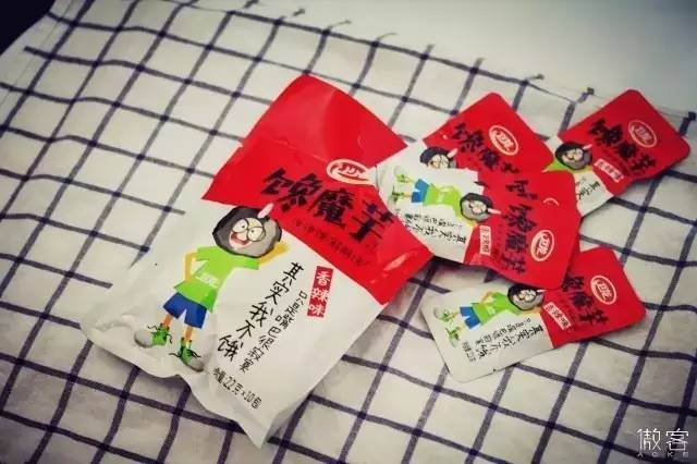 卫龙辣条逗比评测,卫龙15种辣条大评测