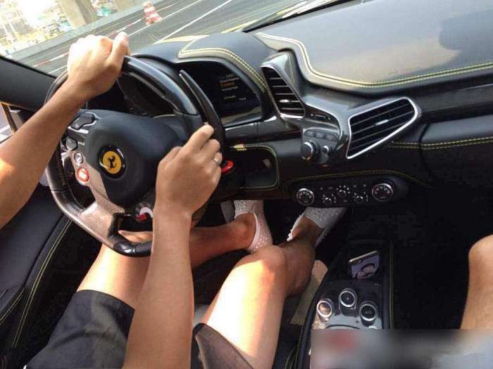 武磊赵明剑,国足韦世豪的车