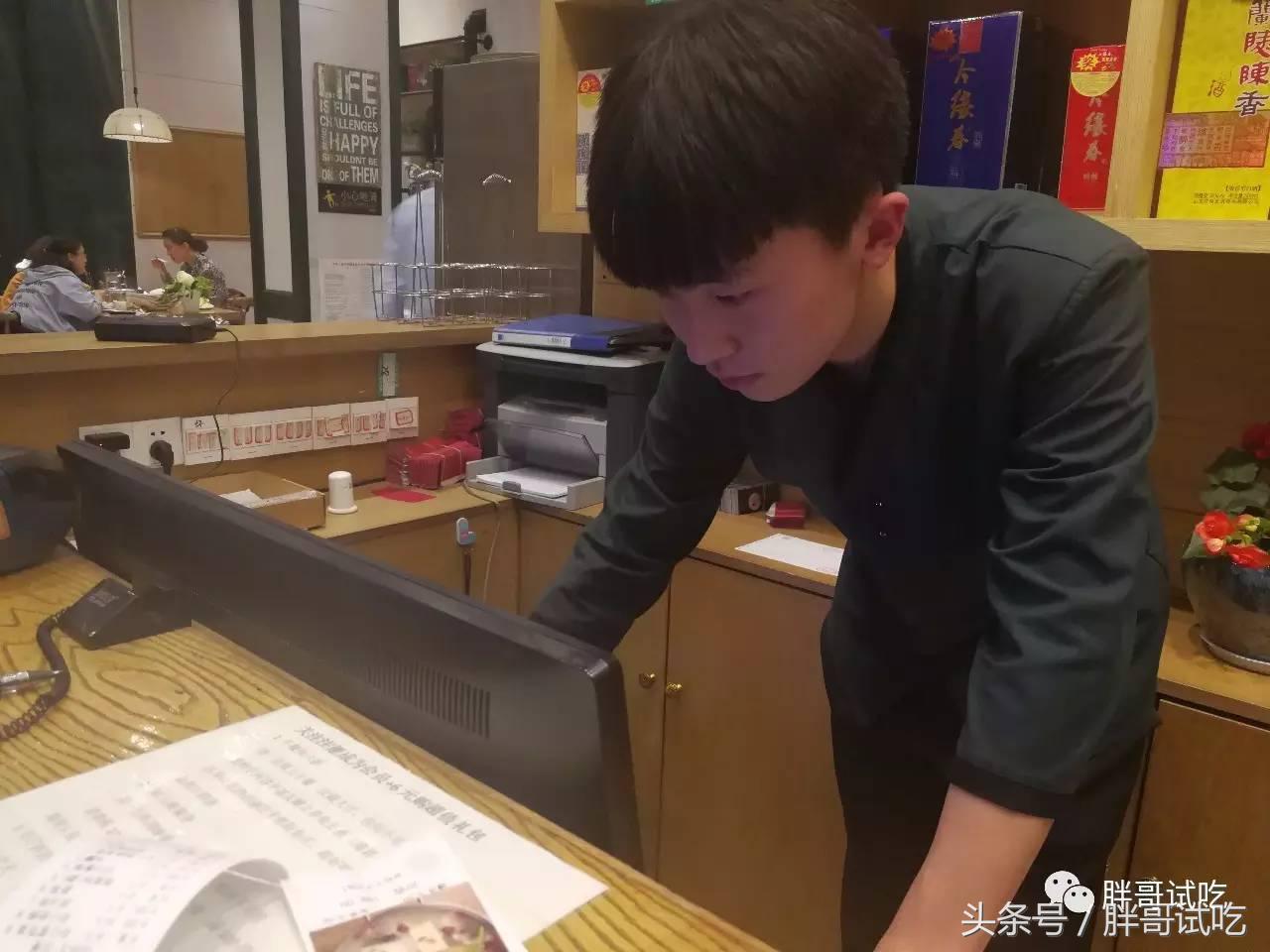 胖哥试吃的火锅底料,试吃云南牛肉火锅