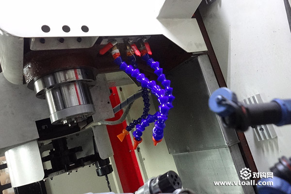 车床新手如何避免撞刀,怎么避免车床中心架擦伤工件