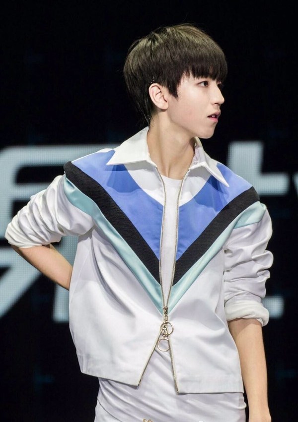 王俊凯只露眼睛的最帅的照片,王俊凯好看的照片