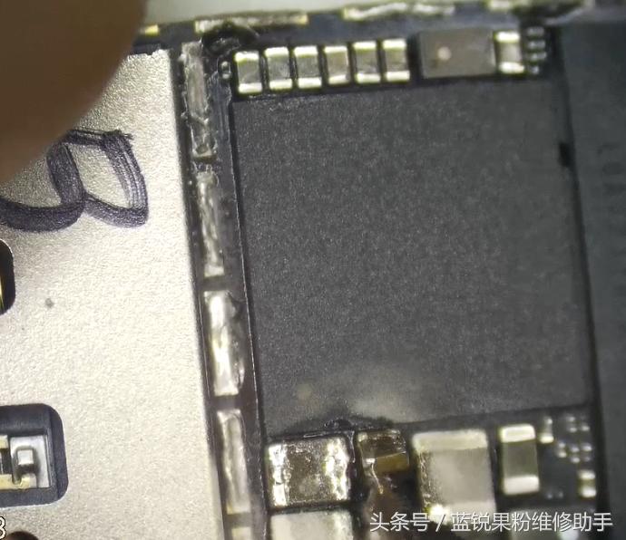 iphone7装前置摄像头白苹果重启,iphone7一直白屏无限重启还原