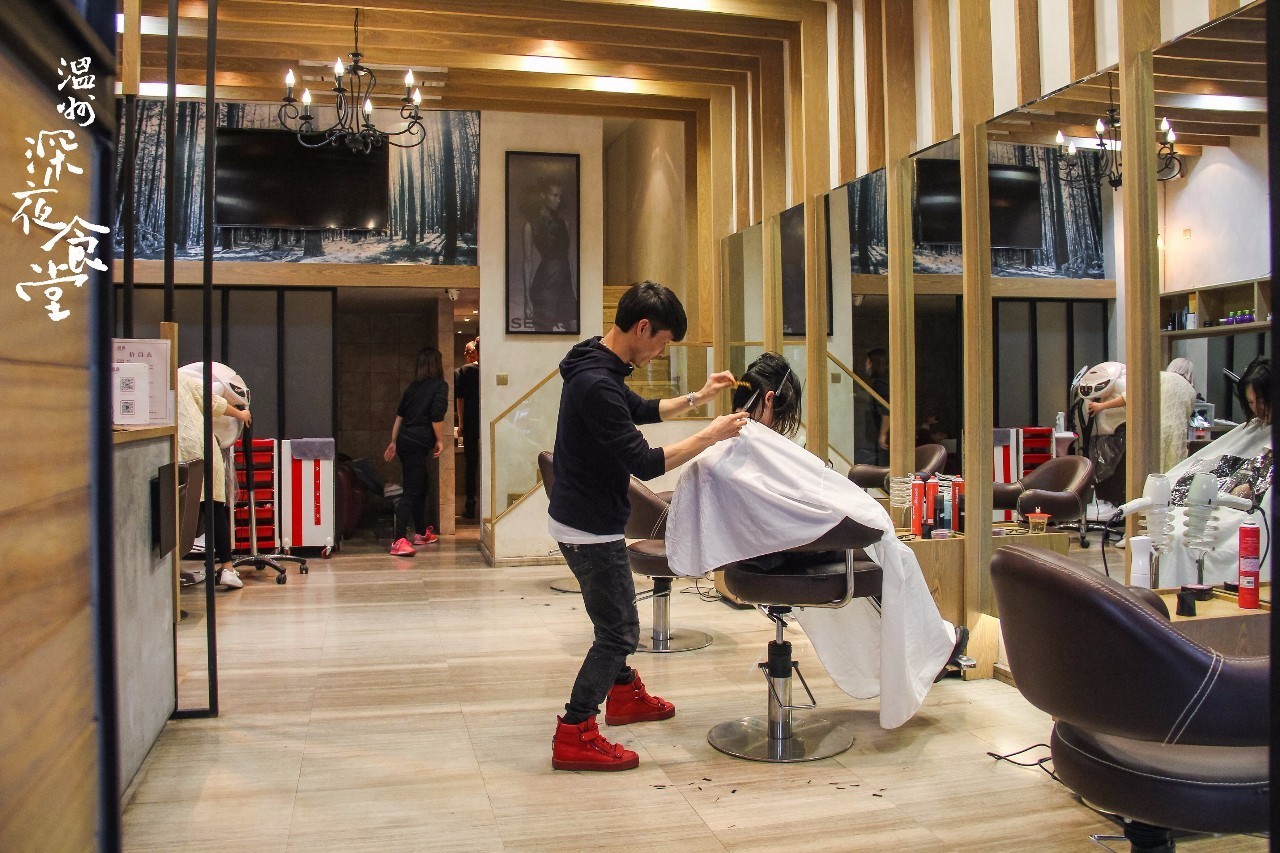 他混迹东京魔都时尚圈！竟在温州开理发店！扬言把素人改造成女神