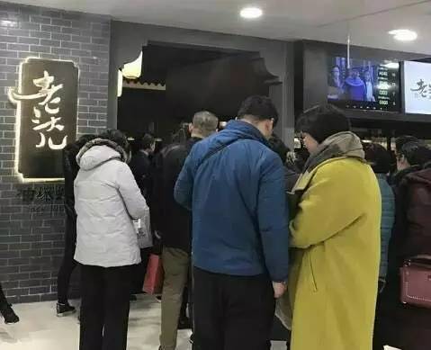 他模仿米其林，引入了专业烧虾师