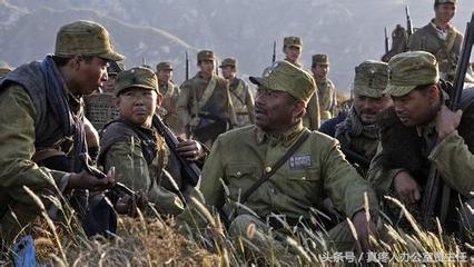 八路军收尸队发现躲在山洞吃人肉不投降的鬼子，银熊奖零拷贝电影