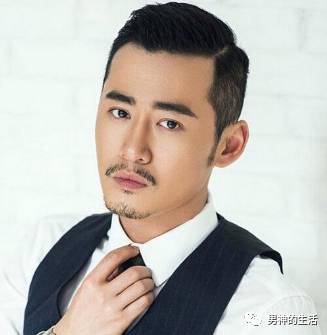 男生头发两边太炸怎么办,男生发型两边太炸怎么办