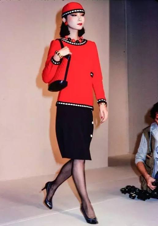 日本首席模特儿，霸占YSL走秀，是设计师眼中的“东洋美魔女”