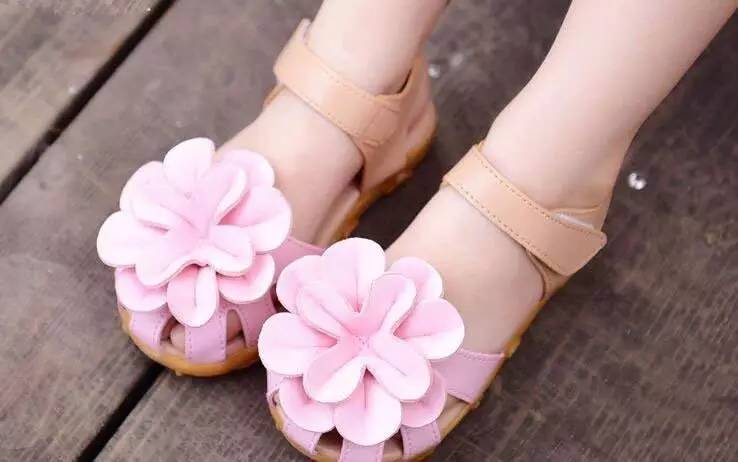 哪个品牌的儿童凉鞋最舒服,推荐中儿童凉鞋好穿又好看