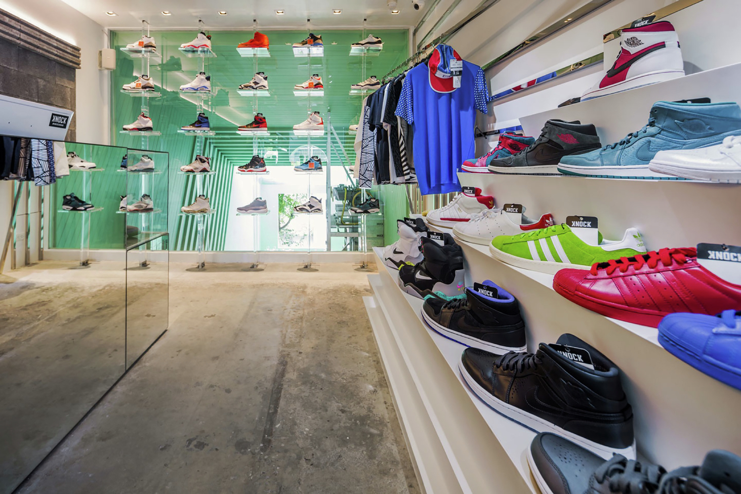 或许，接下来你将看到无论什么店都能卖鞋