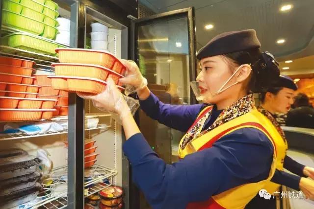 飞机餐为什么比高铁好吃,航空餐哪个最好吃