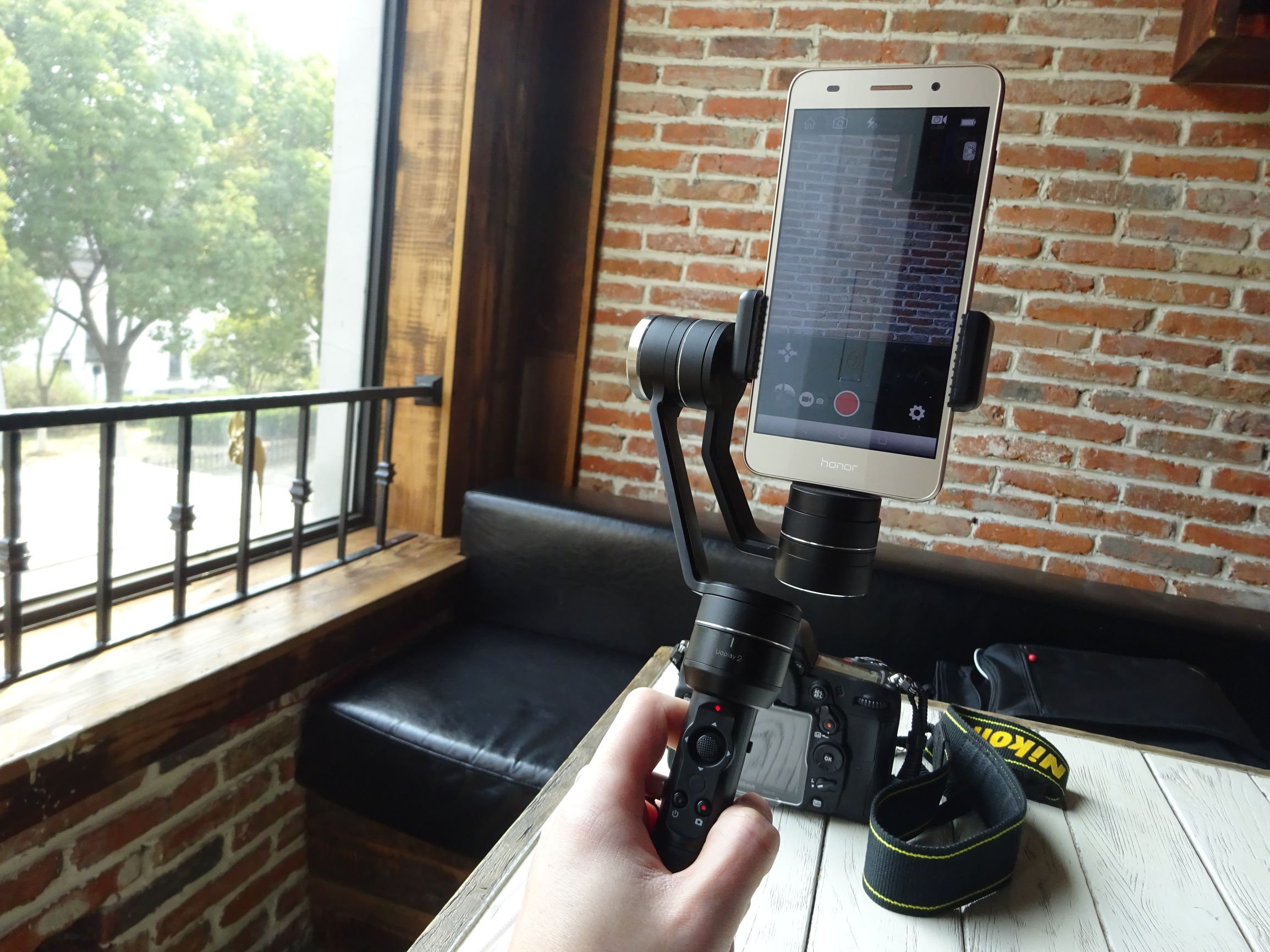 悠拍助力帕金森患者拍出不一样的视频！悠拍手机稳定器上手！