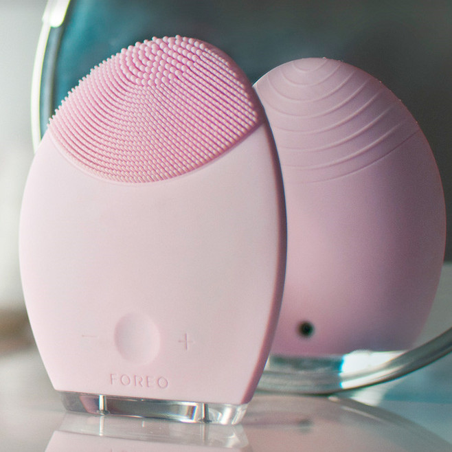 最开始拿着这个往脸上震的时候，我内心是拒绝的！