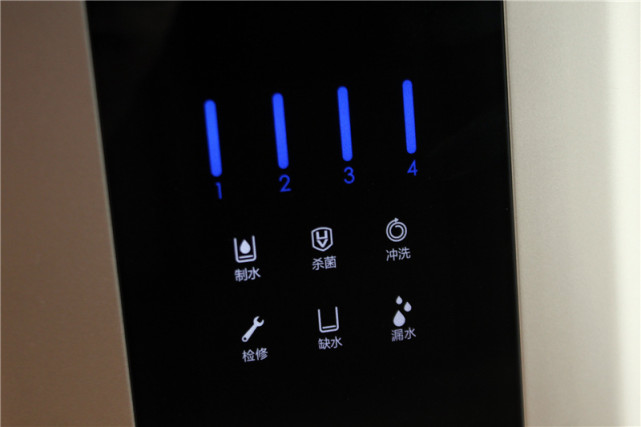 净水机净化出健康的水,万元净水机