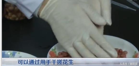 开水泡花生米后水质变红,红衣花生米泡水有红色正常吗