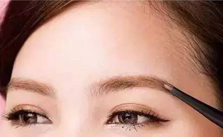 妆容必备款之晚宴妆面试妆