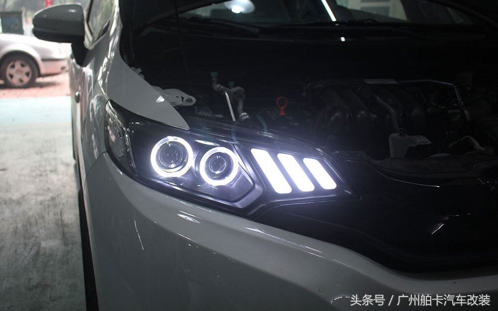 本田飞度三代gk5改装雾灯,三代飞度gk5改后视镜折叠