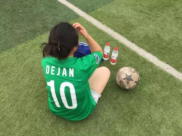 一次晒球衣活动却促成两位球迷的终身大事，故事是这样的……