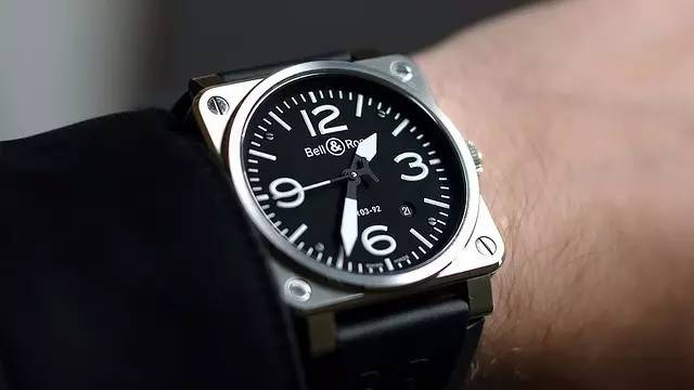 圆形表好看还是方形表好看,看完这八张图有什么感觉