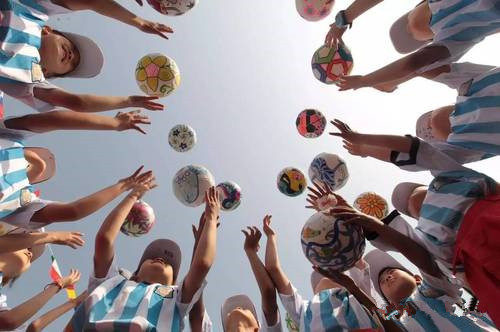 让每个爱足球的孩子开心快乐成长,让孩子接受艺术熏陶