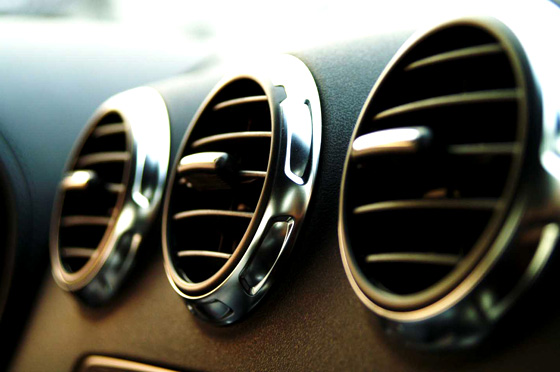 夏天汽车空调需要加冷媒吗,夏天汽车空调制冷多少度最好