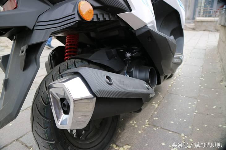 好看的新大洲本田裂行美图,本田裂行125与本田nx125哪个好