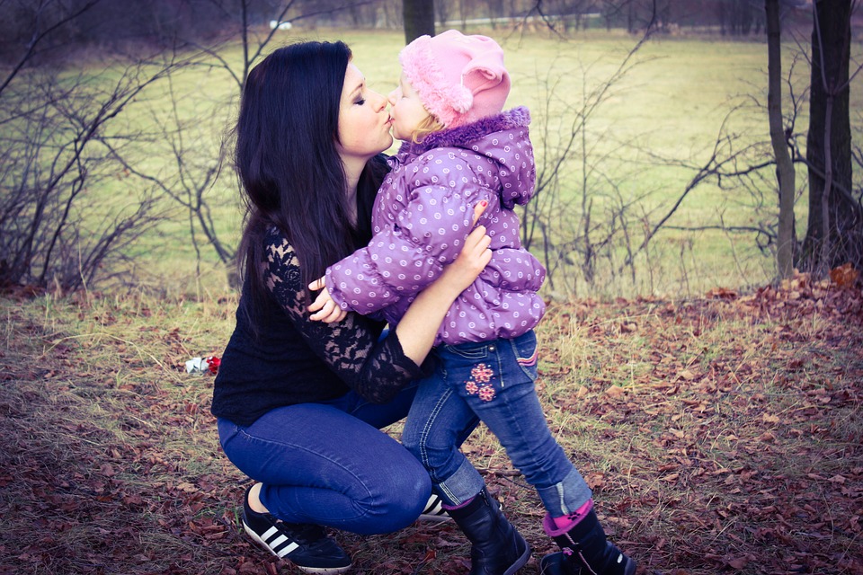 孩子在学校钱被偷同学怎么办,孩子在学校被同学拿钱怎么办